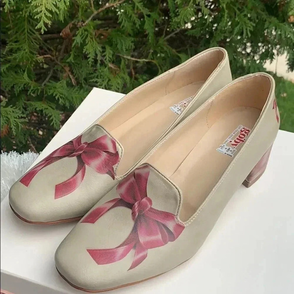 Goby Bow Print Loafer Pump - Picture 4 of 10